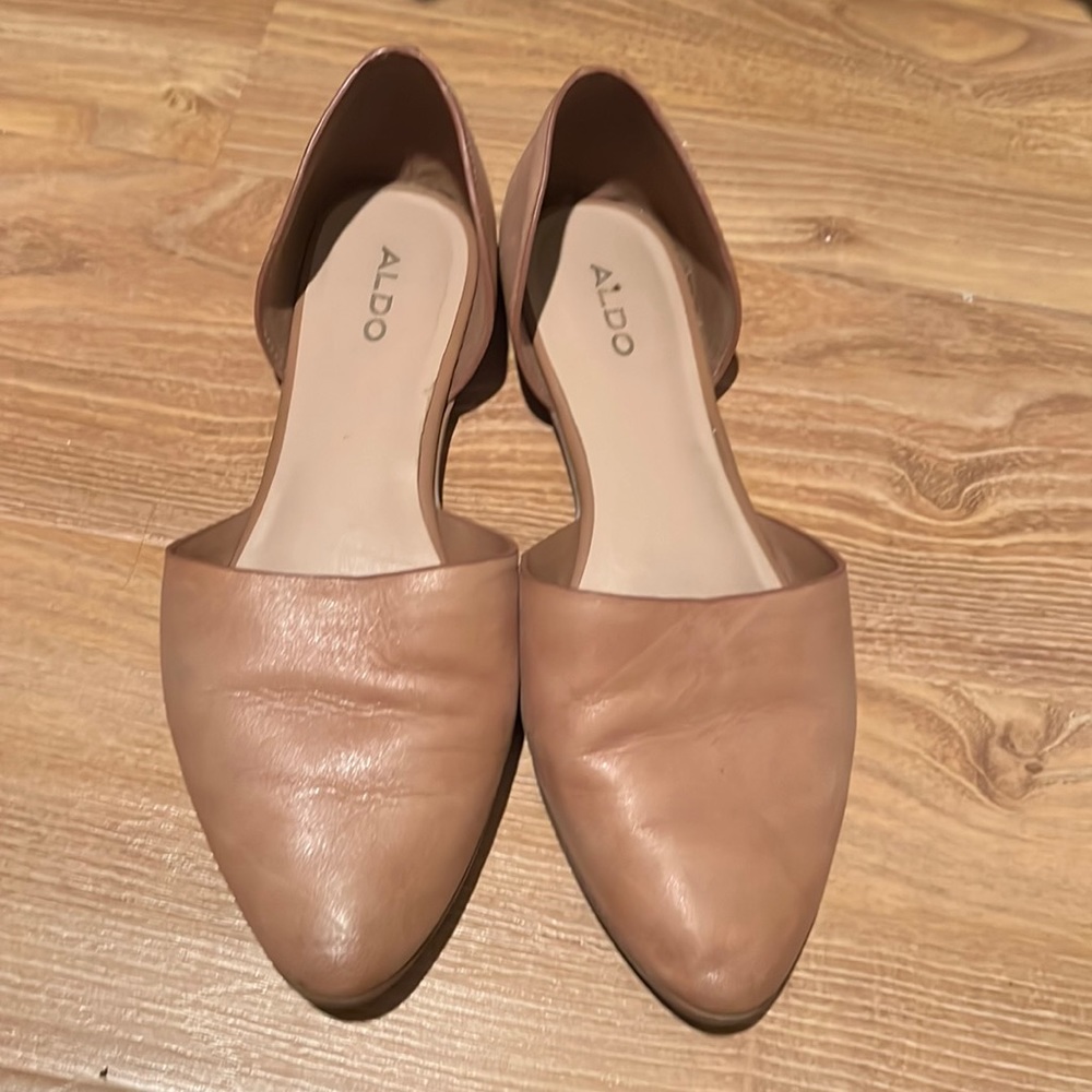 Also tan flats